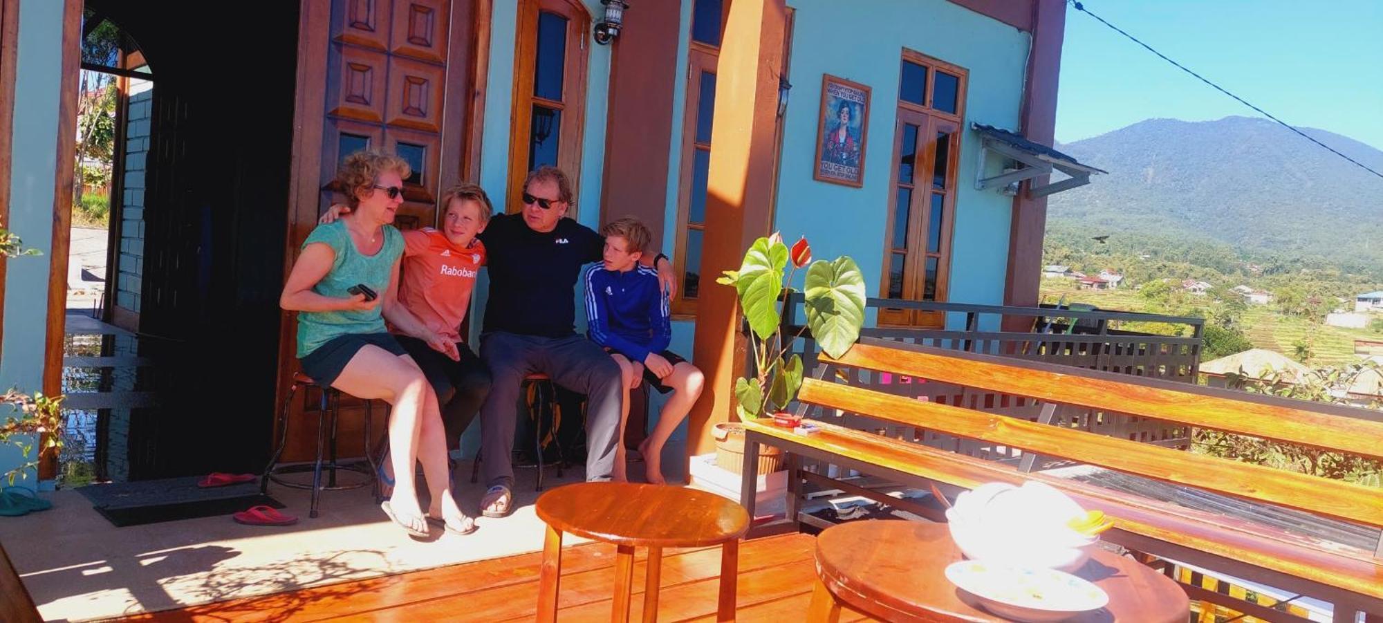 Kopa Hilltop - Family Guest Home Ruteng Exterior foto