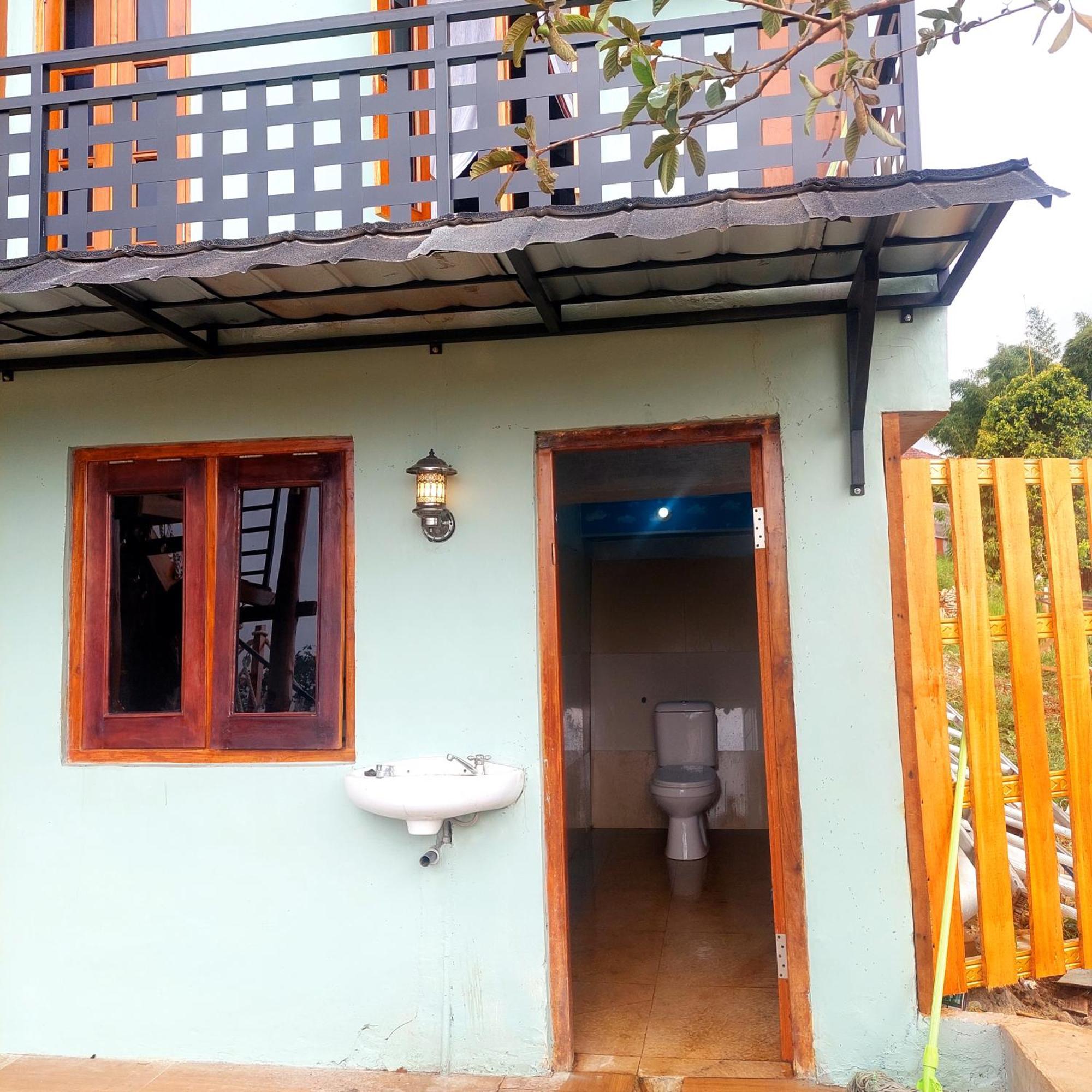 Kopa Hilltop - Family Guest Home Ruteng Habitación foto